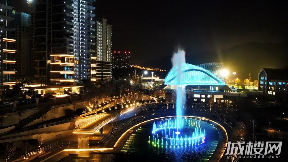 铁建城|围炉看球，贵阳饮马湖公园解锁冬天看世界杯新姿势