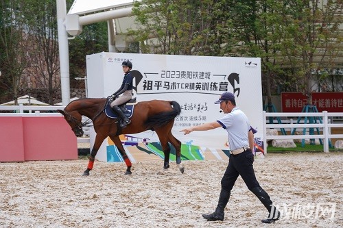 贵阳国际马术运动中心签约骑手将参加首届学青会（公开组）马术场地障碍赛