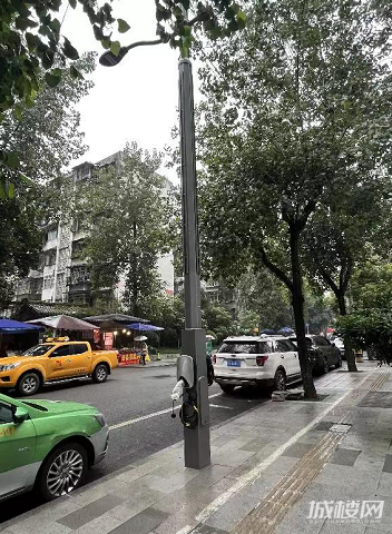 路灯杆+充电桩！成都路侧充电设施建设试点来了